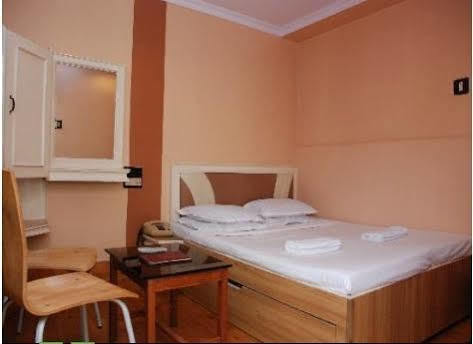 אוטי Hotel Maneck מראה חיצוני תמונה